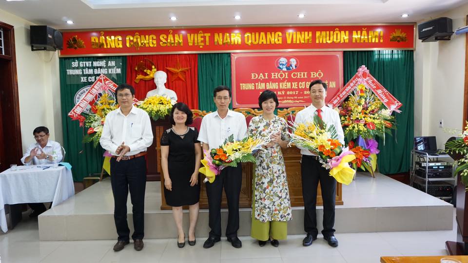 Dai bieu cap tren tang hoa.jpg